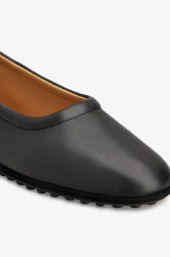 Ballerinas mit runder Kappe aus Nappaleder mit goldenen Nieten
