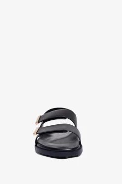 Flache ergonomische Glattledersandalen