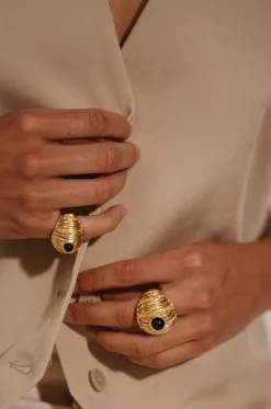 Geriffelter goldener Ring mit Onyx Reef