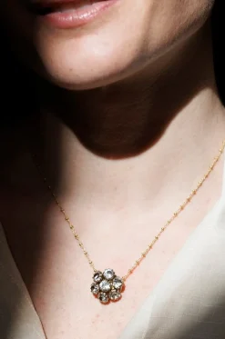 Goldene Halskette mit Kristallen Pizzo