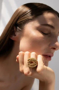 Knoten-Ring in Flecht-Textur Loop