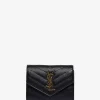 Kompakte gesteppte Grain-de-Poudre-Lederbrieftasche Cassandre Tri-Fold