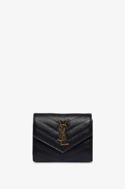 Kompakte gesteppte Grain-de-Poudre-Lederbrieftasche Cassandre Tri-Fold