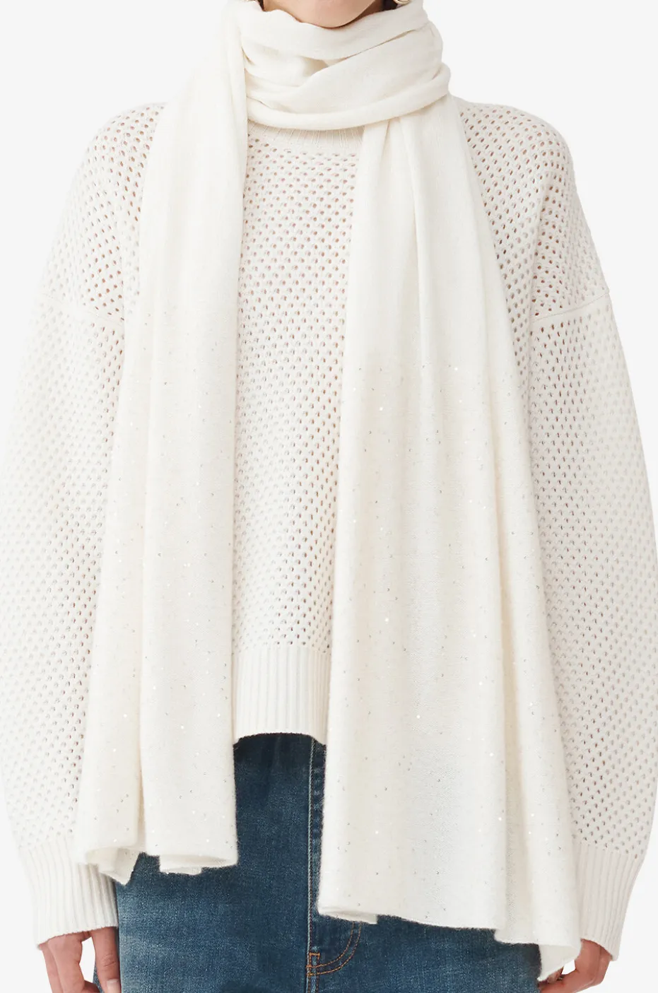 Maxi-Strickschal aus Platinum-Faden mit Pailletten