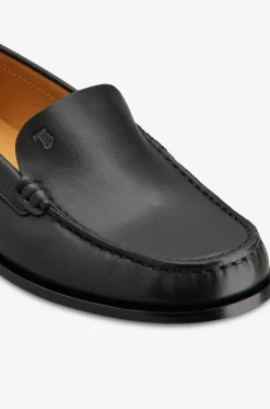 Mokassins aus Leder mit Nieten Slipper