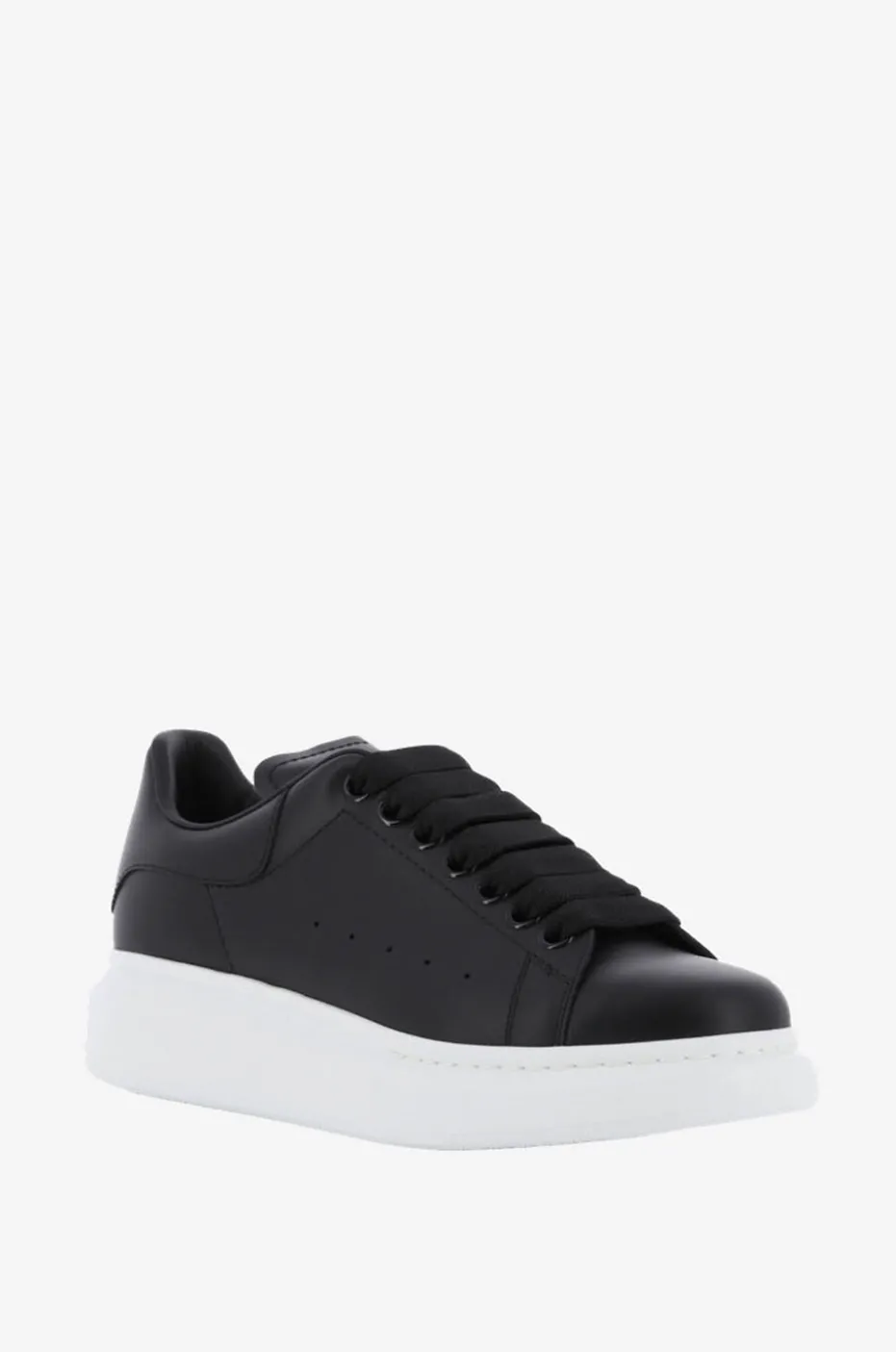 Niedrige Schnürsneakers aus Glattleder Oversized