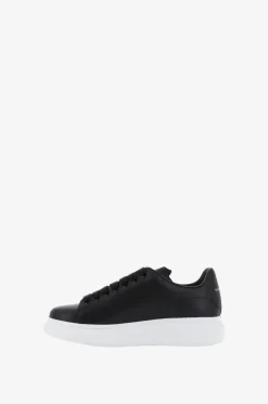 Niedrige Schnürsneakers aus Glattleder Oversized