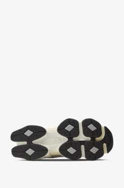 Niedrige Schnür-Sneakers aus Mesh und Wildleder 9060