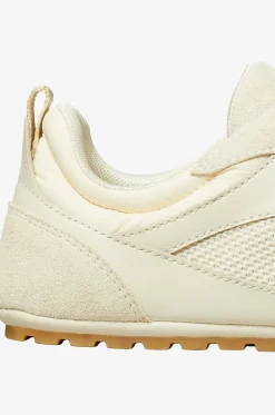 Niedrige Sneakers aus Wildleder und Mesh Field