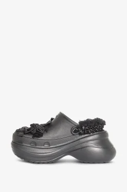 Plateau-Pantoletten aus Gummi mit Charms Crocs Jibbitz