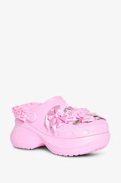 Plateau-Pantoletten aus Gummi mit Charms Crocs Jibbitz
