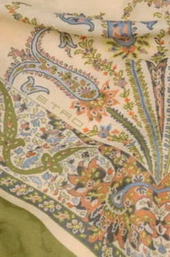 Rechteckiger Schal aus Baumwollmischgewebe mit Blütenprint