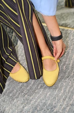 Riemchenballerinas mit runder Kappe aus Leinencanvas Zuihitsu